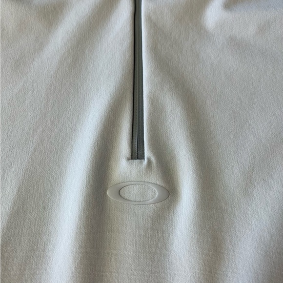 NWOT Oakley Grey 1/4 Zip Pullover Sweater - Picture 7 of 11